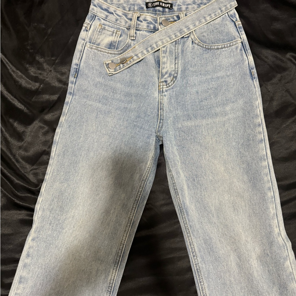 Off-White Women's Light Blue Jeans